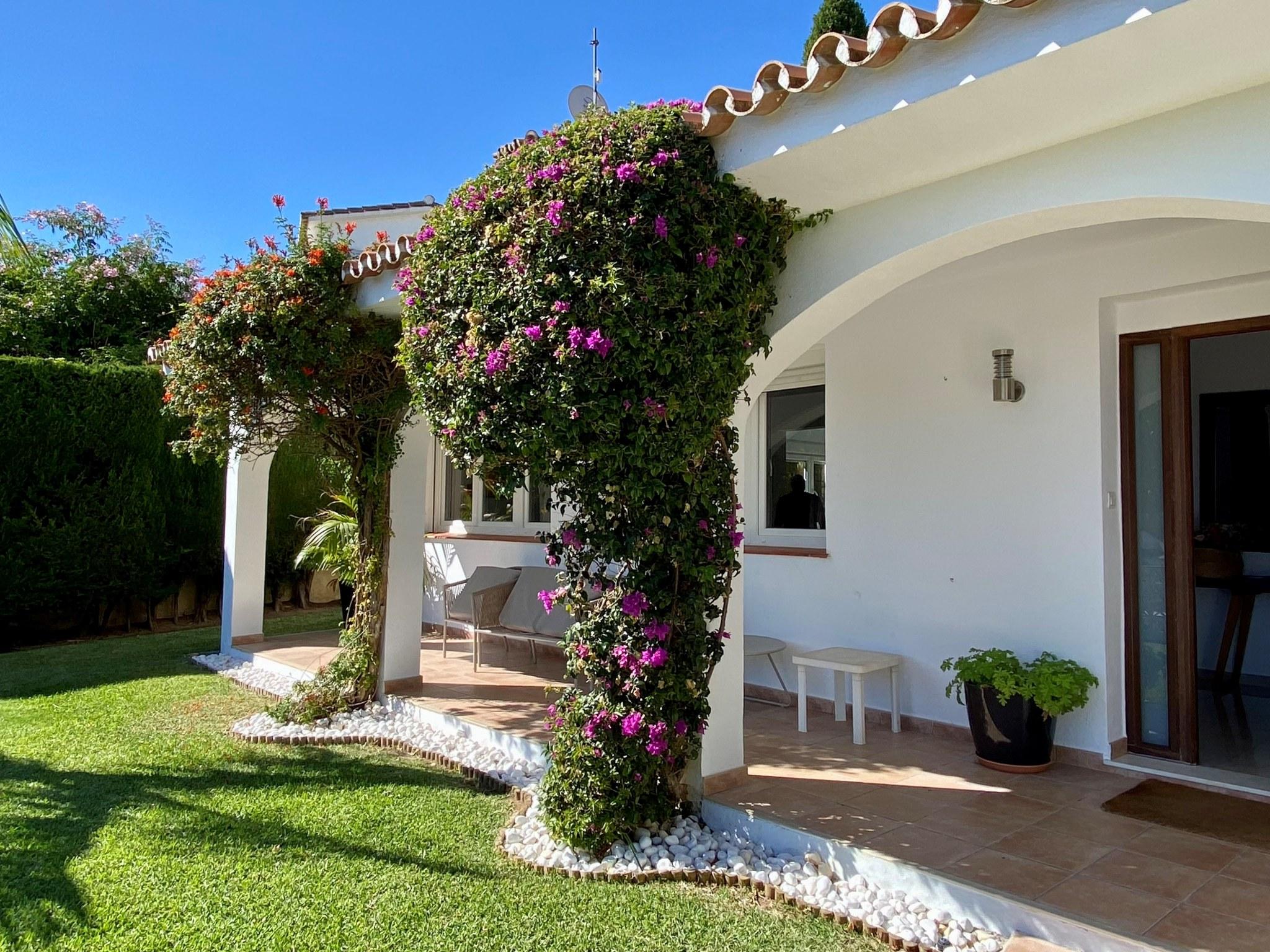 Stunning 3-Bedroom House, Open Views